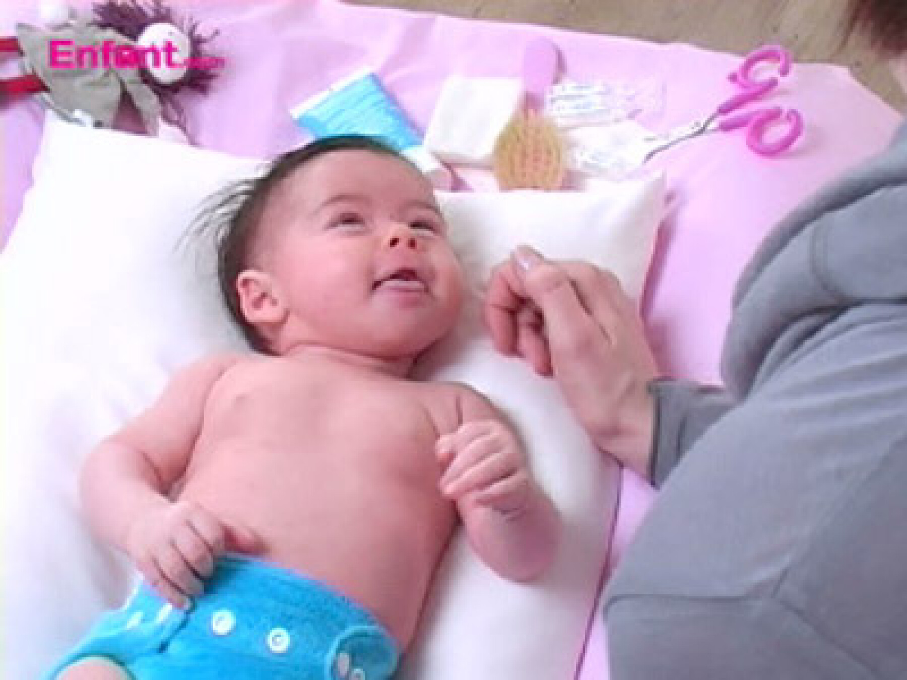 Comment Couper Les Ongles De Bebe